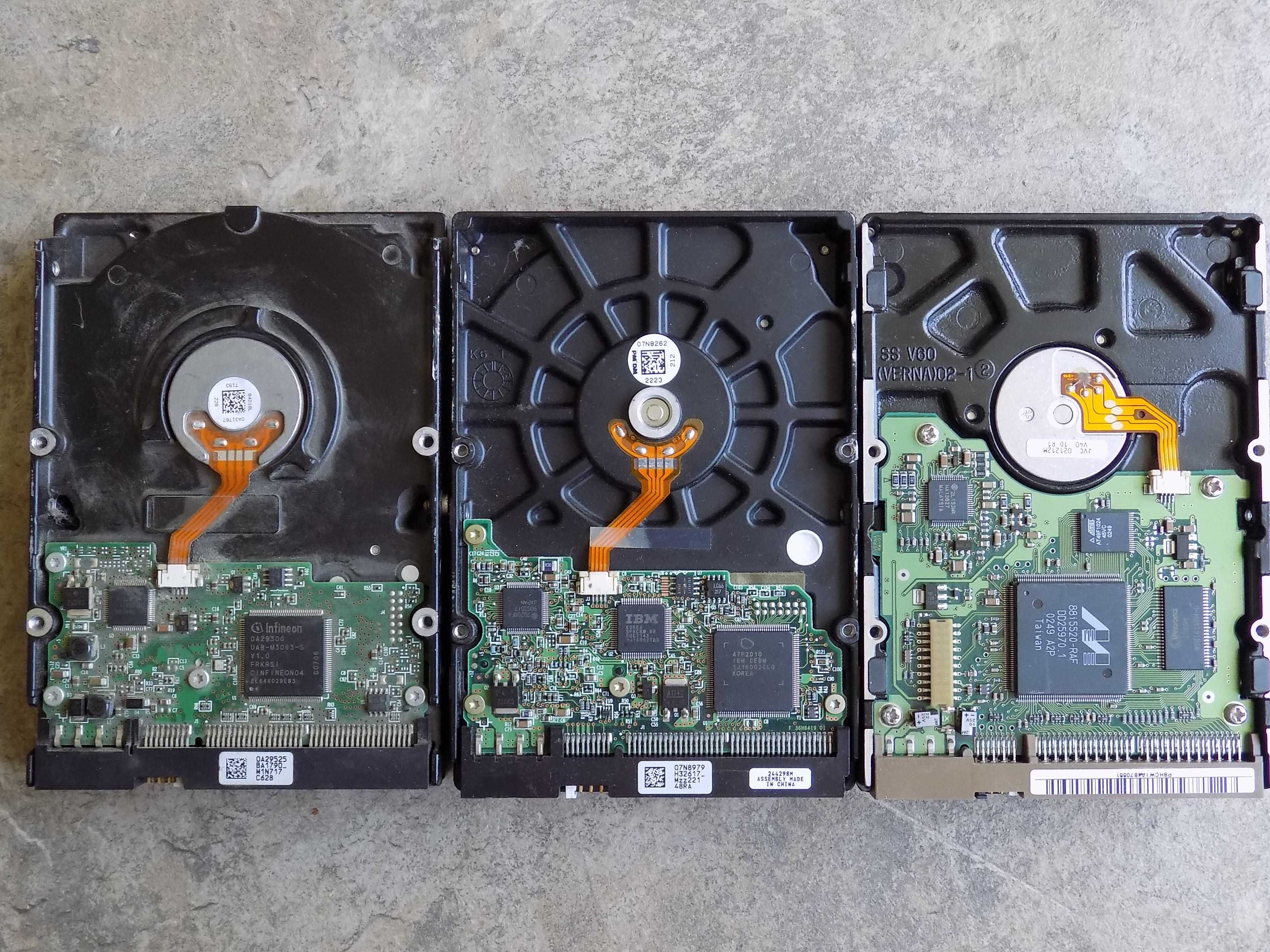 Жесткие диски Hitachi HDT 725025VLAT 80 и IC35L030AVVN07-0 и SVO221H