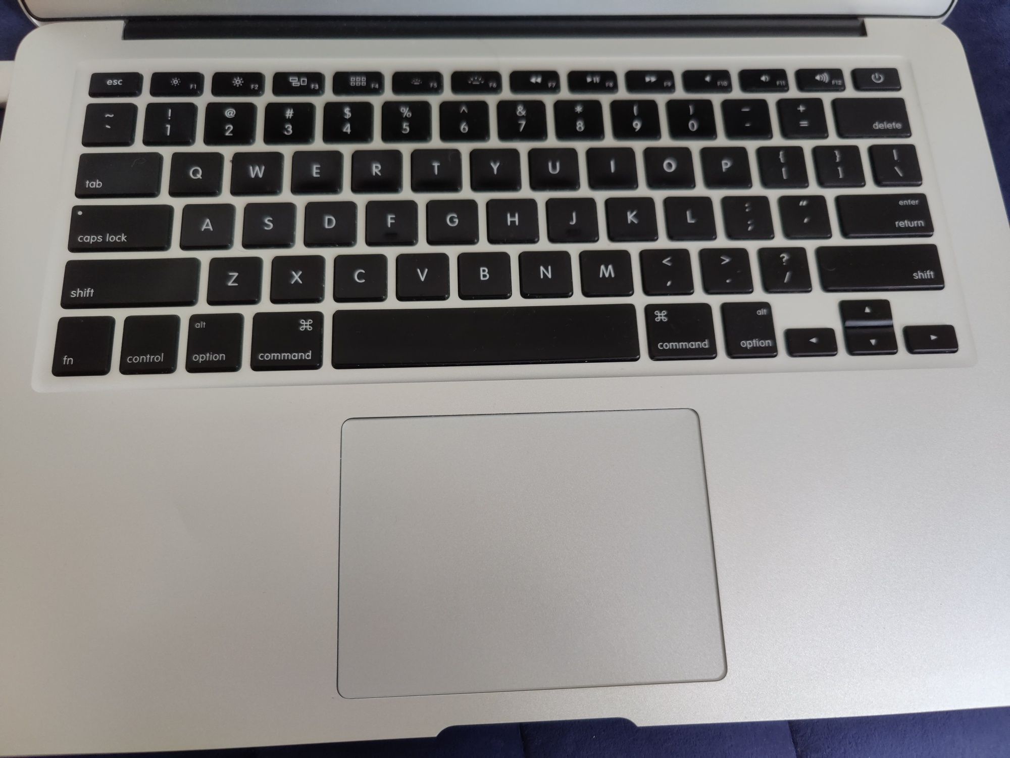 MacBook Air 13 (i5, 8gb, 256 gb)