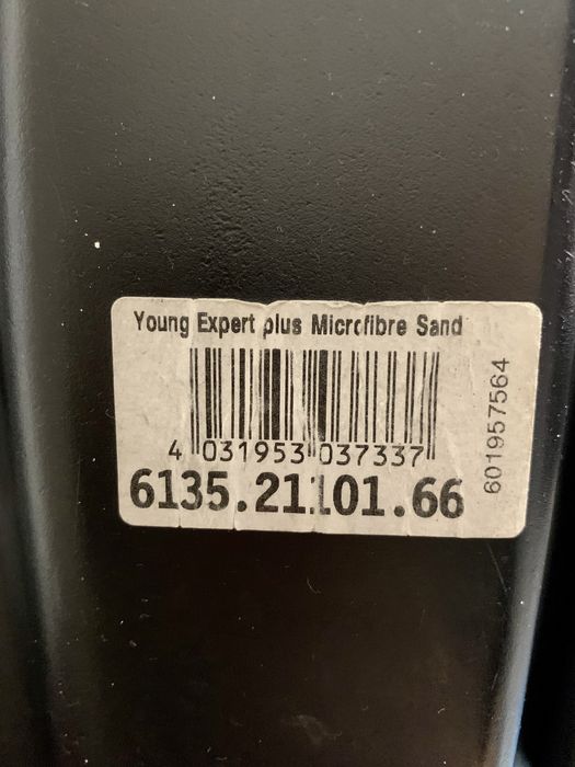 Автокрісло RECARO Young Expert plus Microfibre sand системой Isofofix