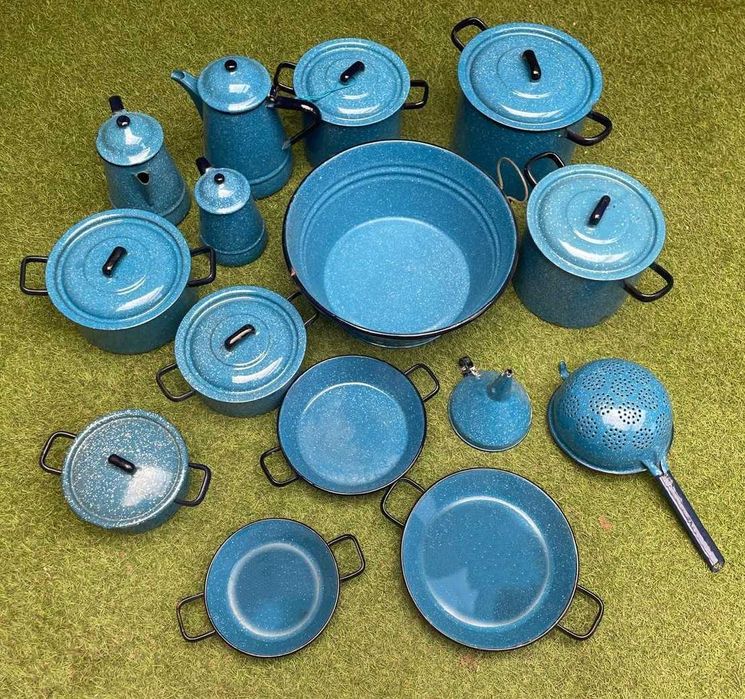 Conjunto de utensilios cozinha antigo em esmalte azul