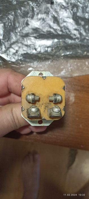 Вимикач натискний 2ВН-45 двополюсний 20 А, 27 В
В