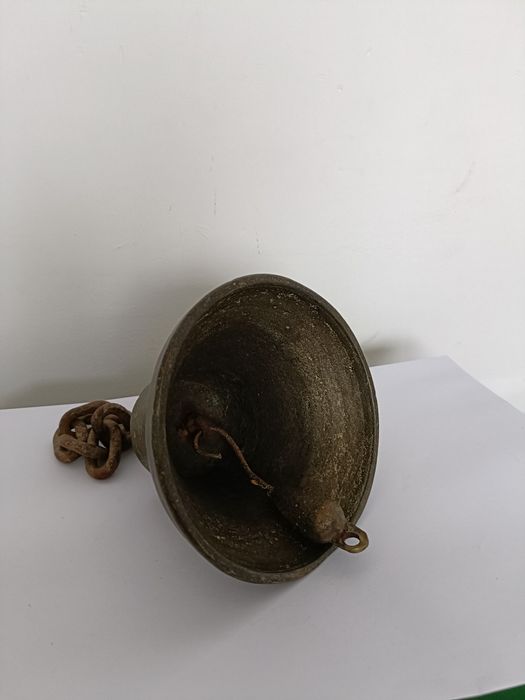 Dzwonek duży z brązu