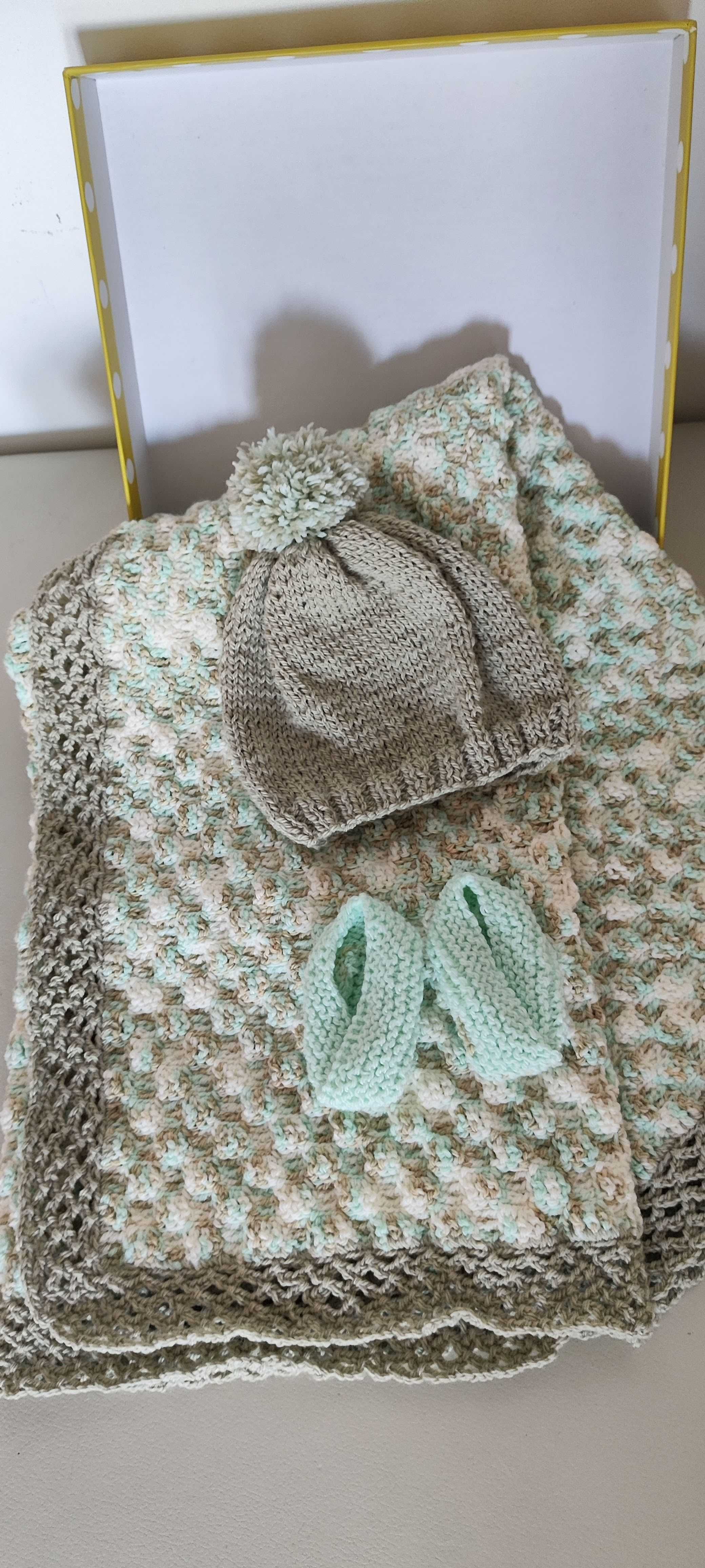 Conjunto de Bebé Feito à Mão