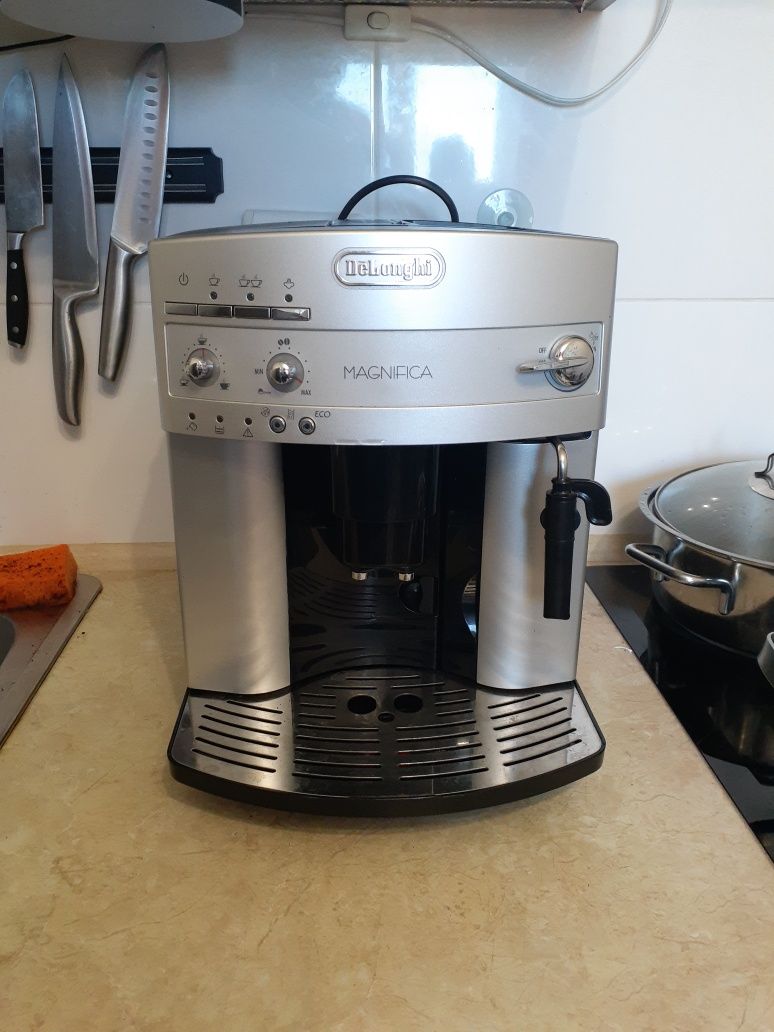 Кавомашина Delonghi ESAM 3200