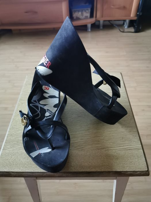 Продам в'єтнамки на високій танкетці