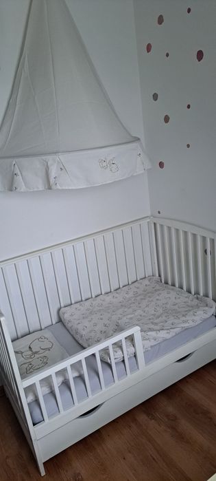 Łóżeczko niemowlęce z dodatkami