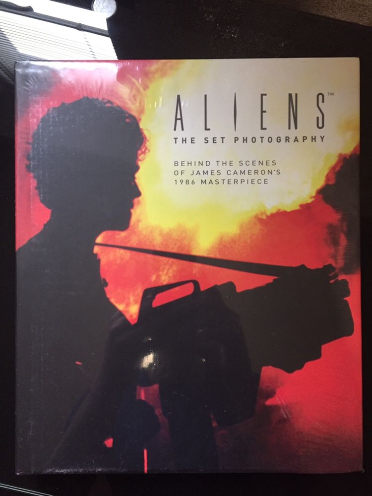 Артбук “Aliens: The Set Photography”