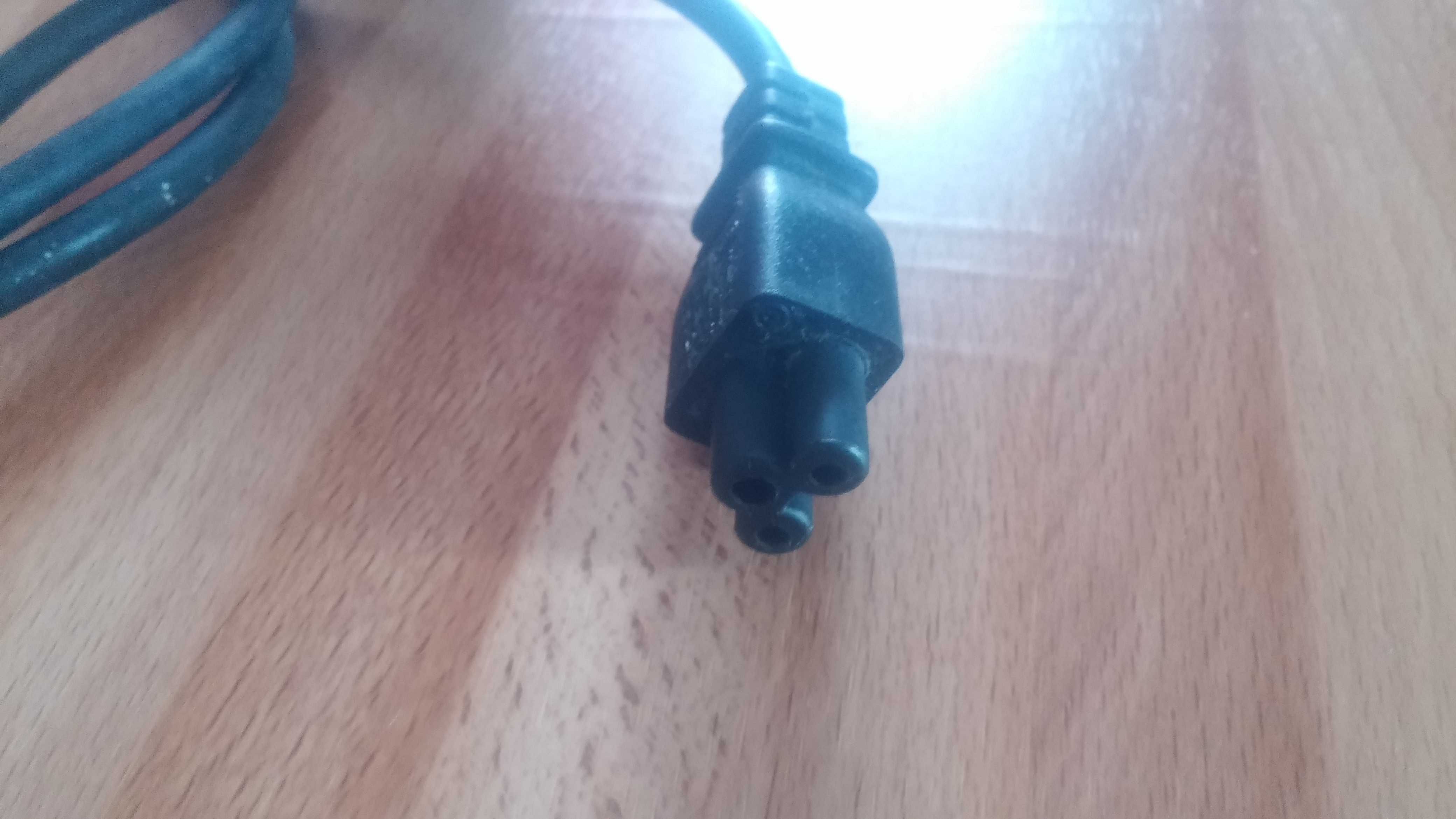 Diversos cabos e adaptadores