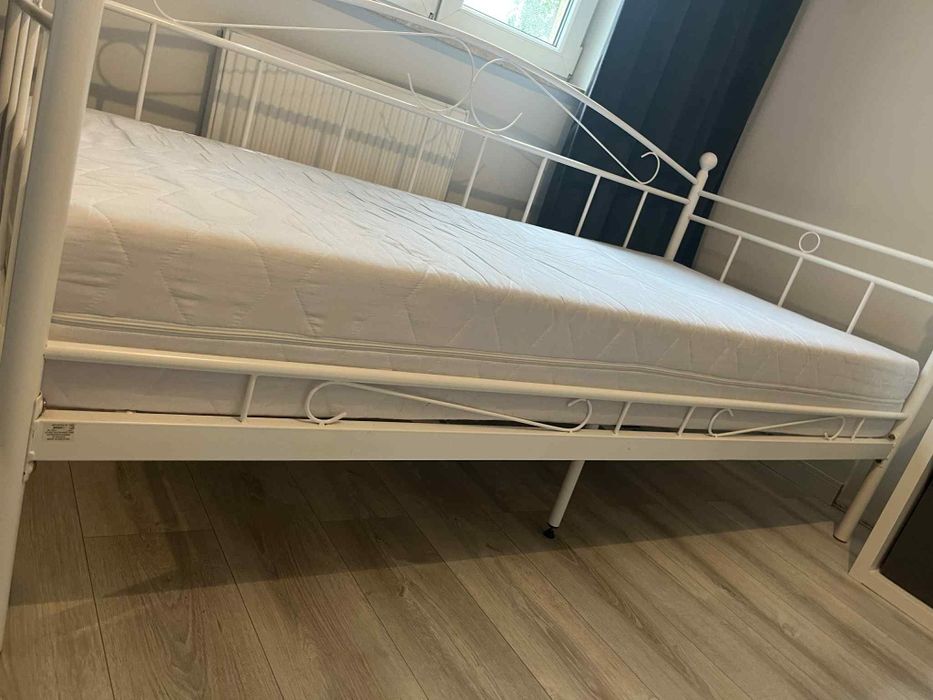 Łóżko metalowe białe