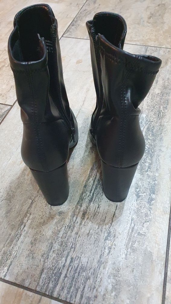 Buty na obcasie Aldo w rozmiarze 36