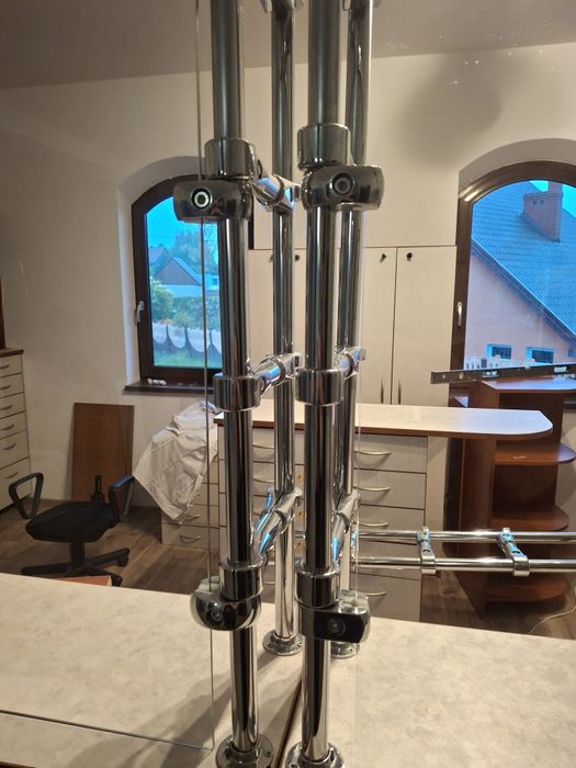 Zabudowa szklana sklepowa, apteczna, osłona szklana, regał szklany