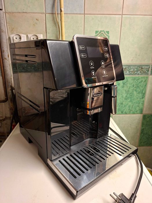 Ekspres automatyczny Delonghi Perfecta  Evo uszkodzony