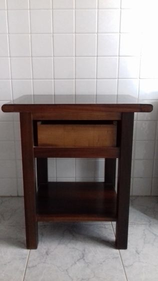 Mesa de cabeceira (madeira)