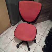 Krzesło obrotowe regulowane na kółkach