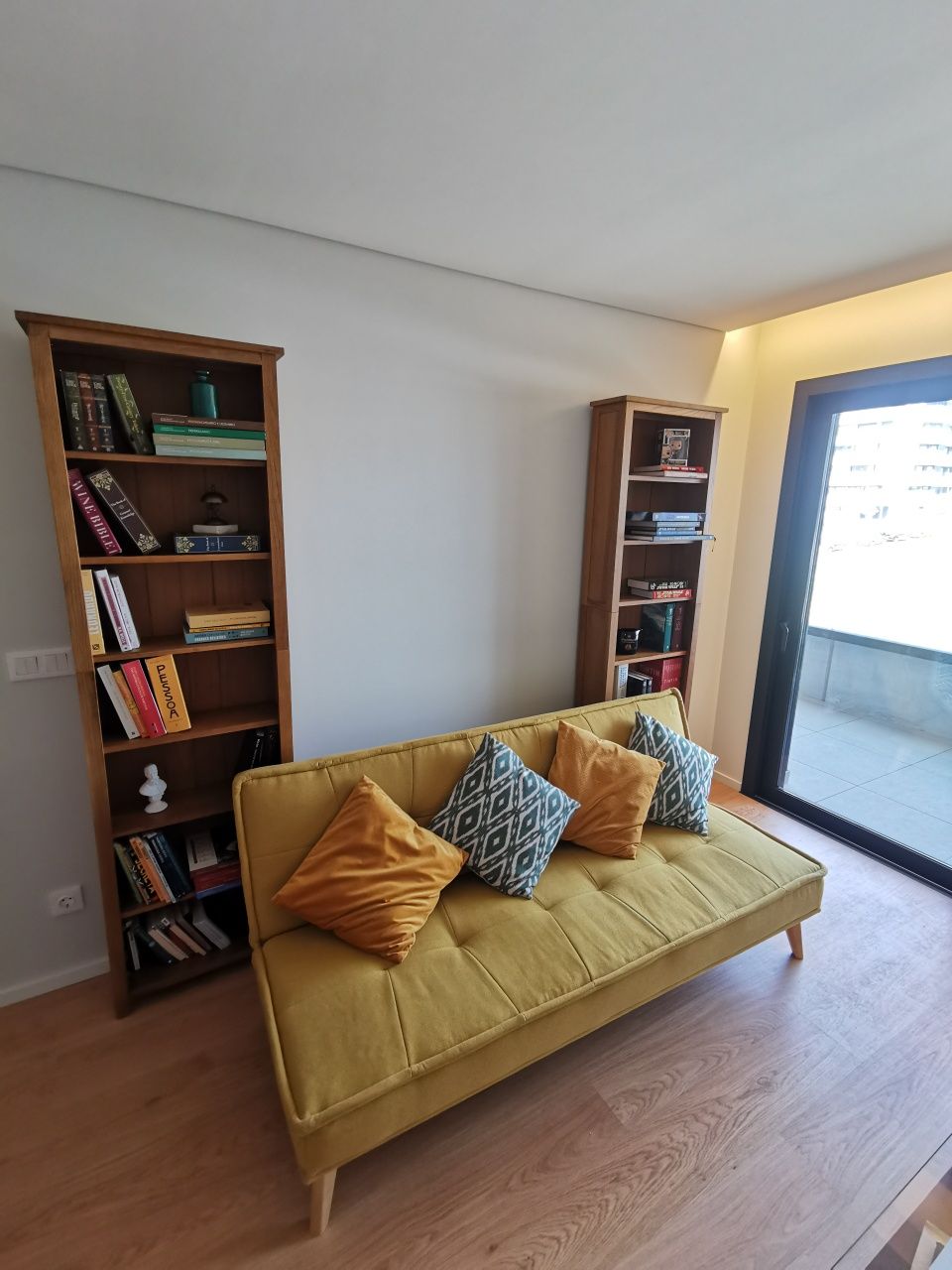 Sofá cama amarelo