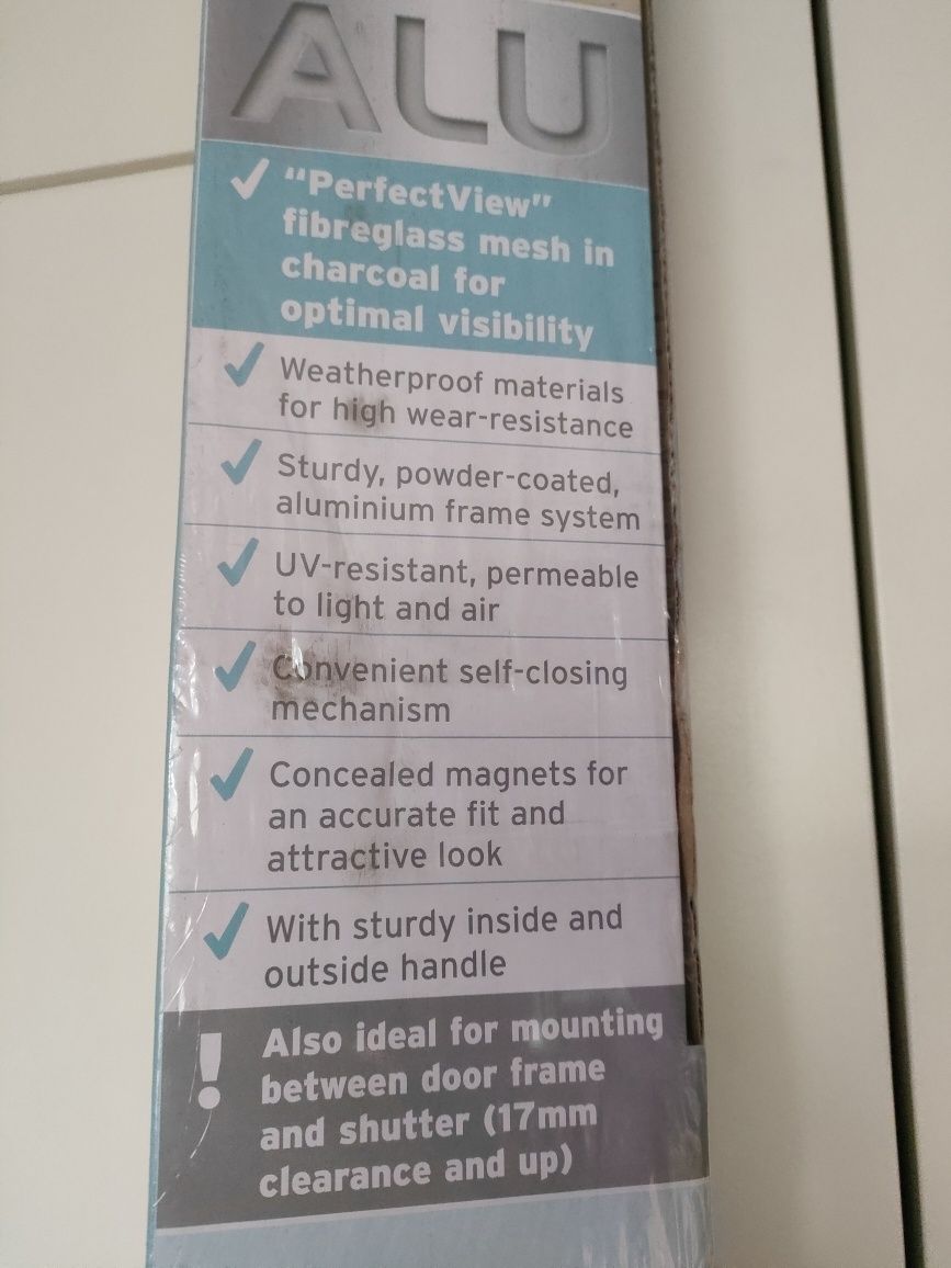 Siatka przeciw owadom na drzwi balkonowe