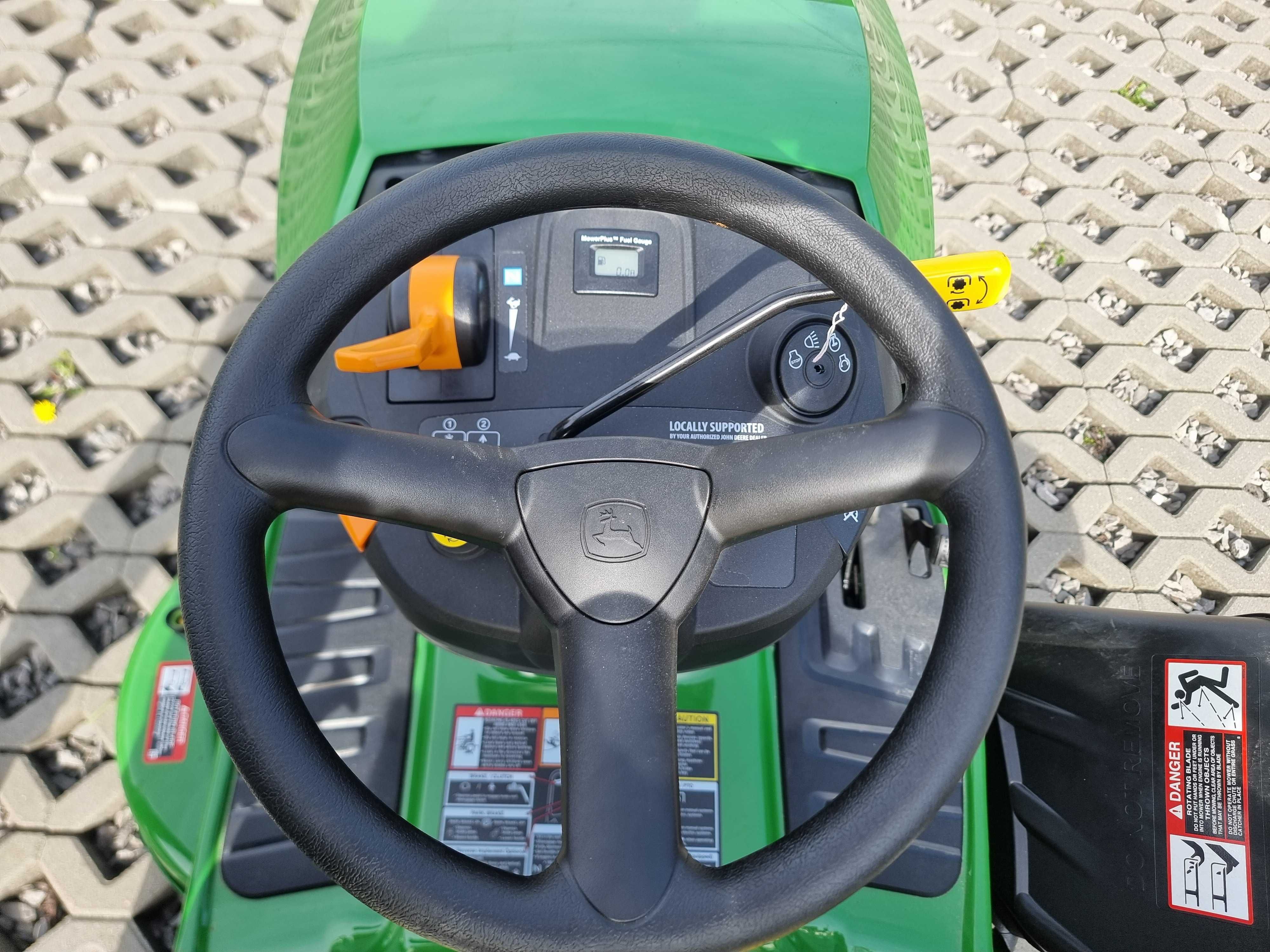 Traktorek John Deere S120 22 KM