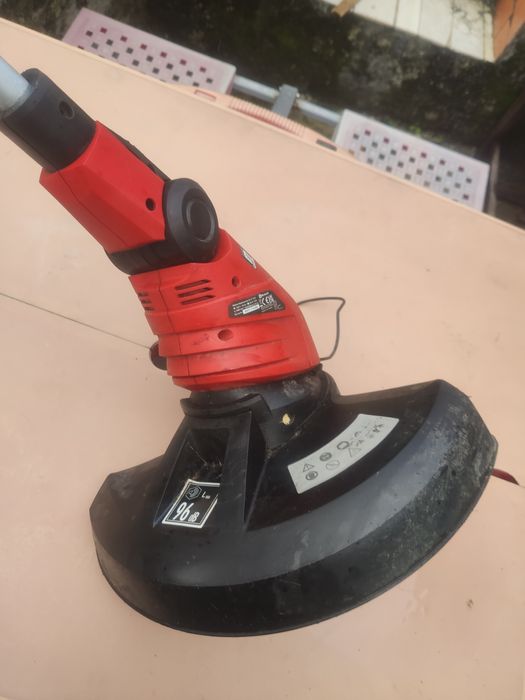 Máquina de cortar relva com fio elétrico