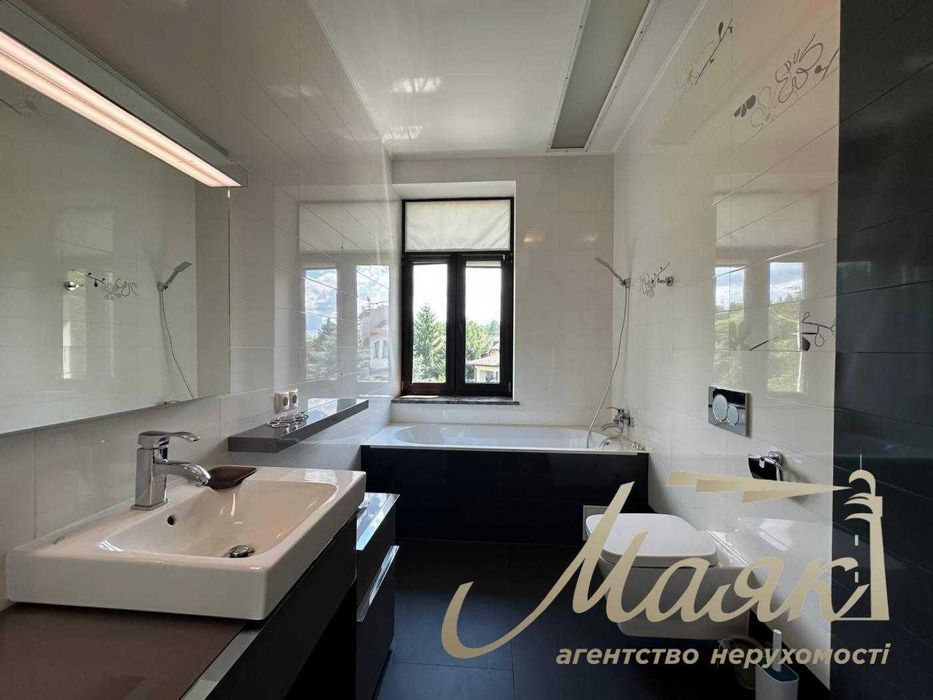 Оренда резиденції з двох будинків на 60 сотках землі в Хуторі Мригі