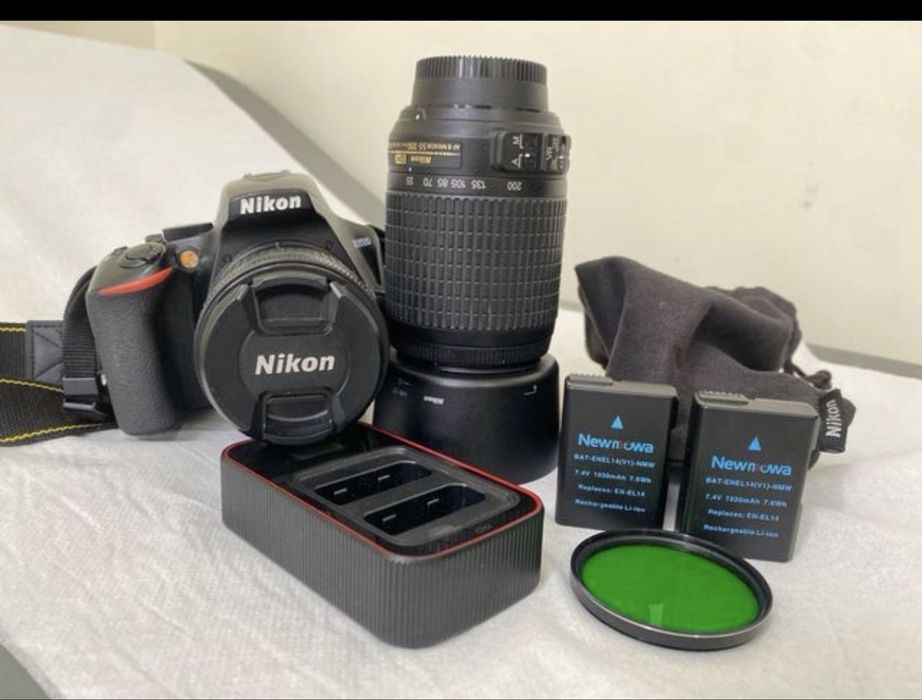 Nikon D3500 com 2 objectivas