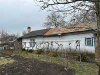 Продається сільський будинок та земельна ділянка, в с. Угринів.