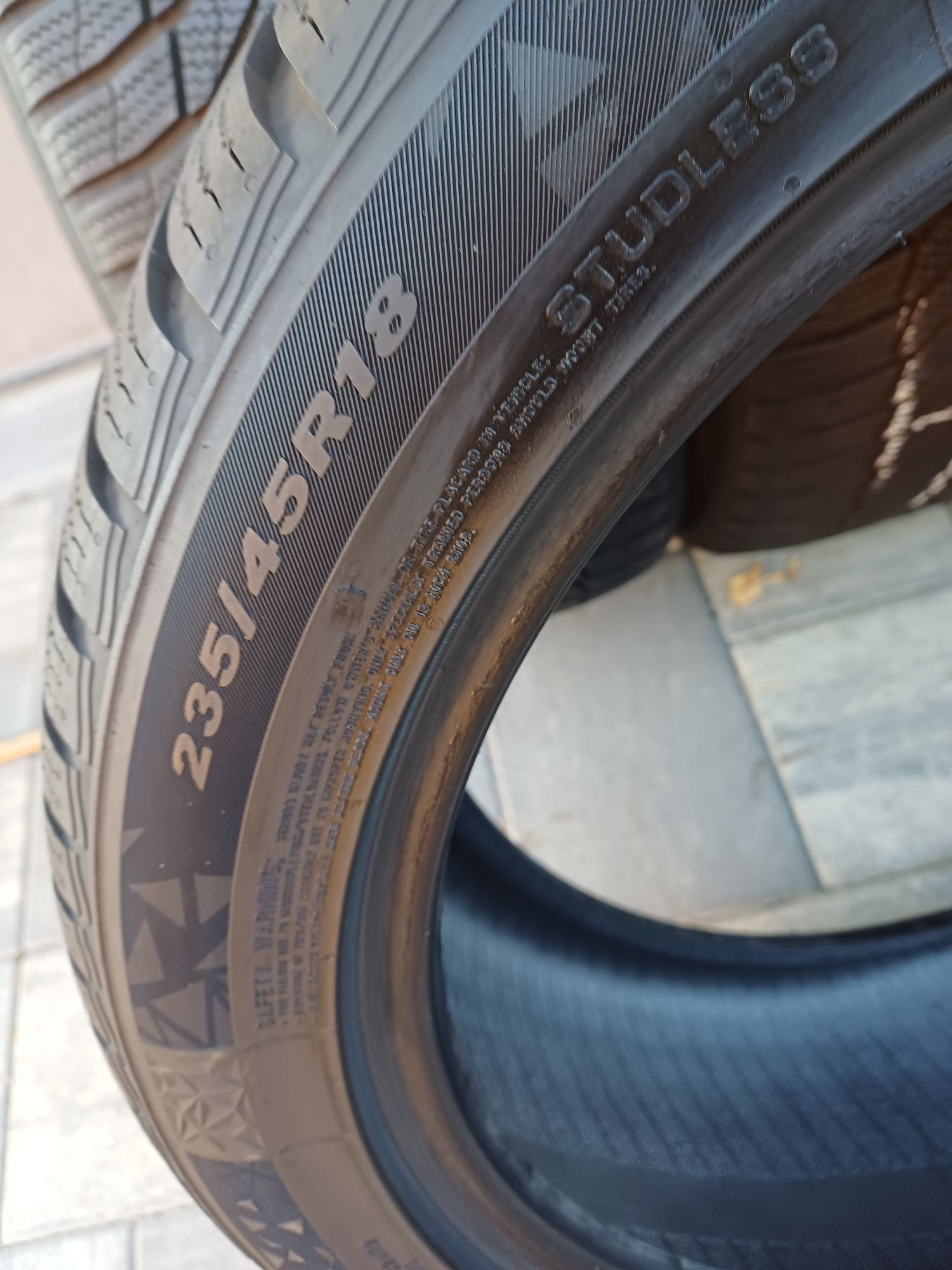 235/45R18 98V zimowe Nexen
