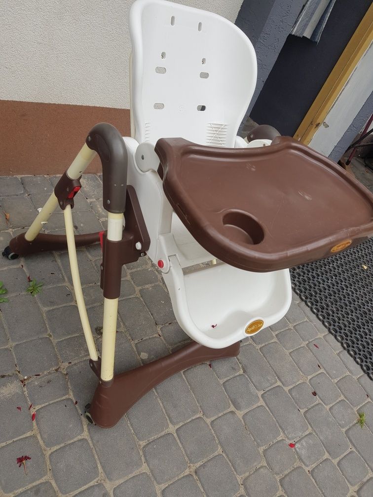 Fotelik do karmienia dziecka