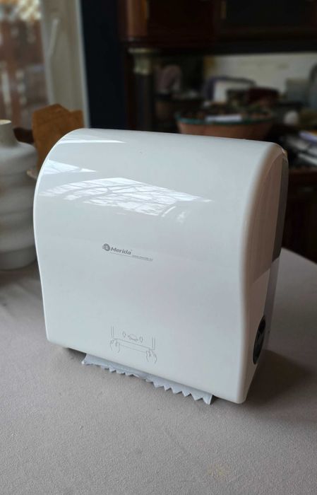 Podajnik/dozownik MERIDA do ręczników papierowych - SOLID AUTO CUT