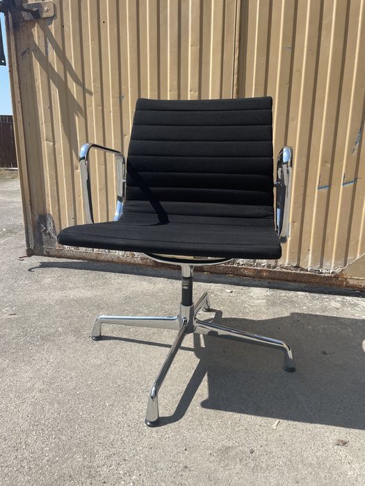 krzesło fotel Vitra EA 108