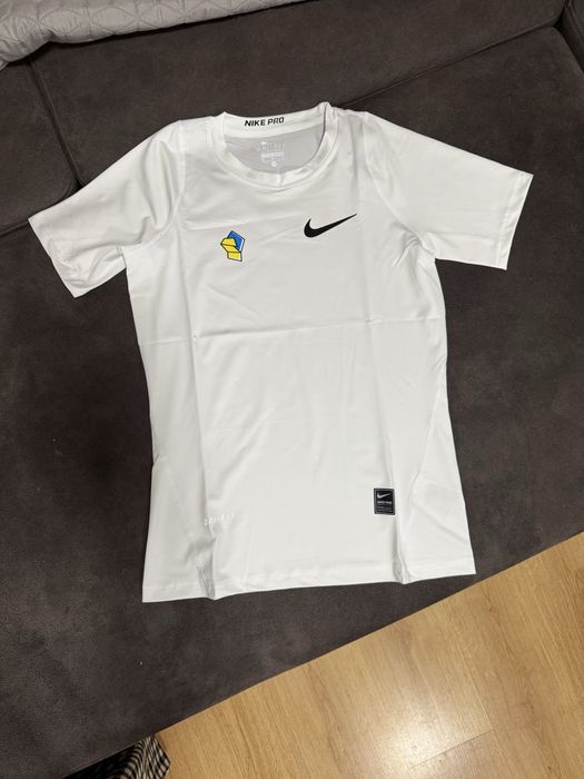 Спортивна футболка Nike dri-fit UBF