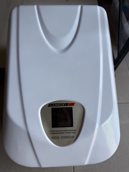 Стабілізатор напруги однофазний сервомоторний LUXEON WDS-10000V