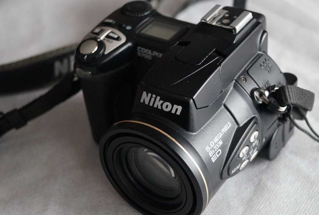 NIKON Coolpix 5700 - Uszkodzony