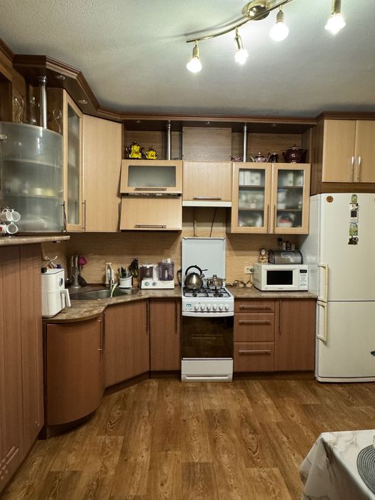 Продаю кухонні меблі