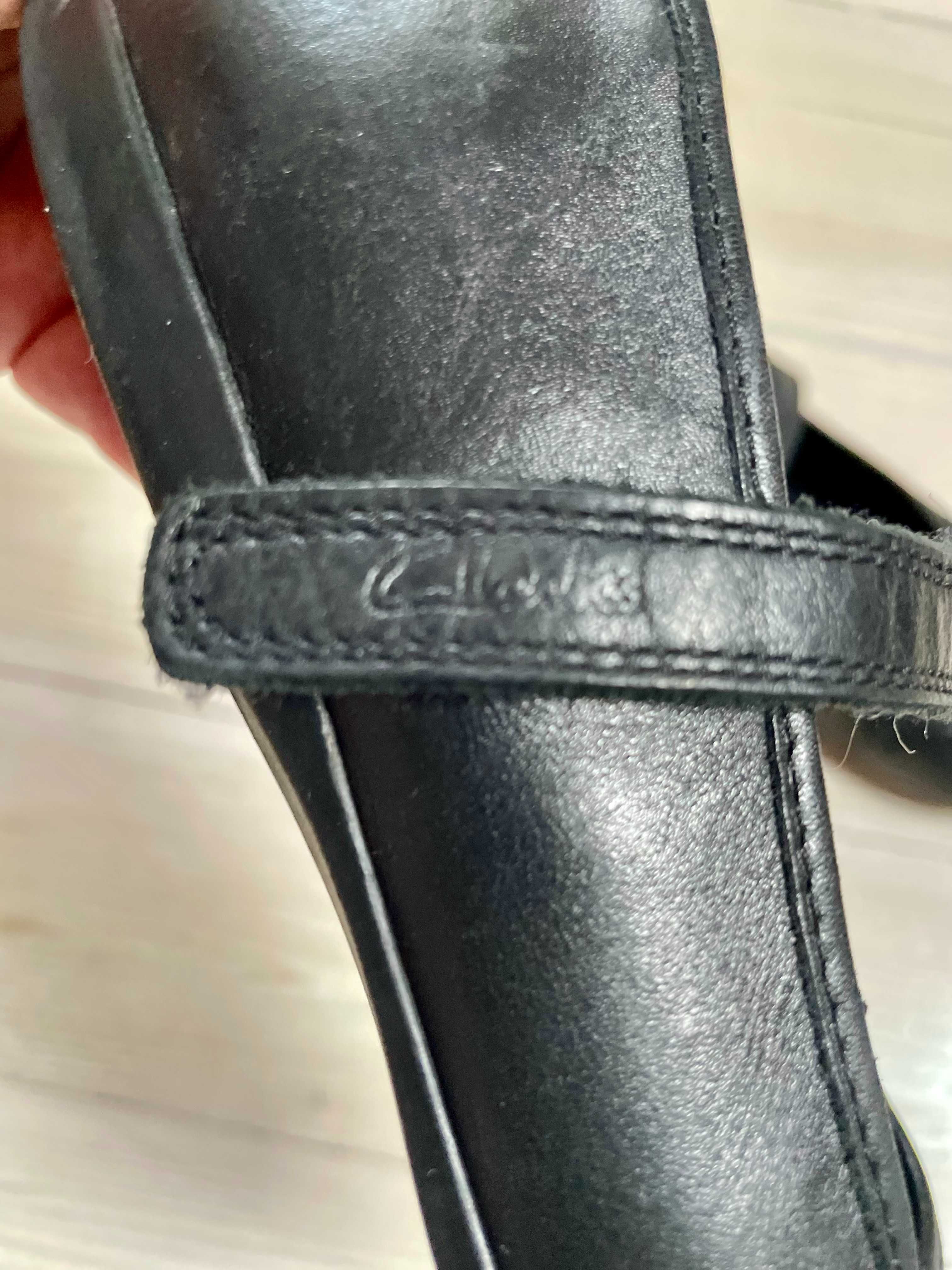 Clarks baleriny pantofelki trzewiki czarne skórzane dziewczęce 33 rzep