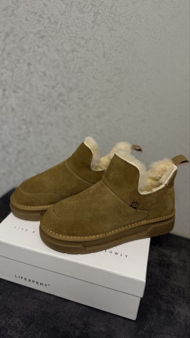 Продам зимові чоботи,угги,нові