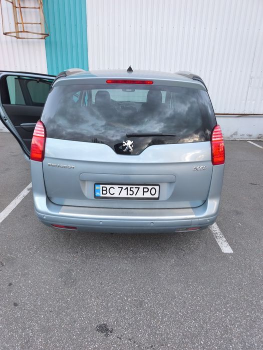 Продам Пежо 5008  2011г. после ДТП.