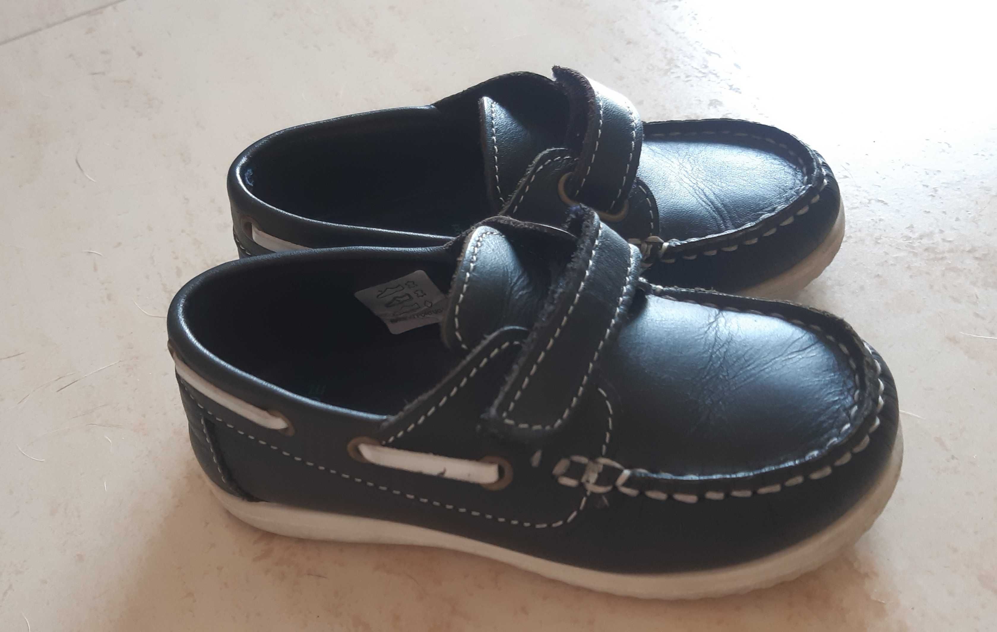 Sapatos menino tamanho 25