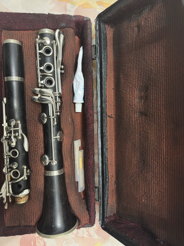 Clarinete couesnon restaurado e com mala