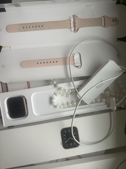 Apple Watch SE 44 мм (2021)