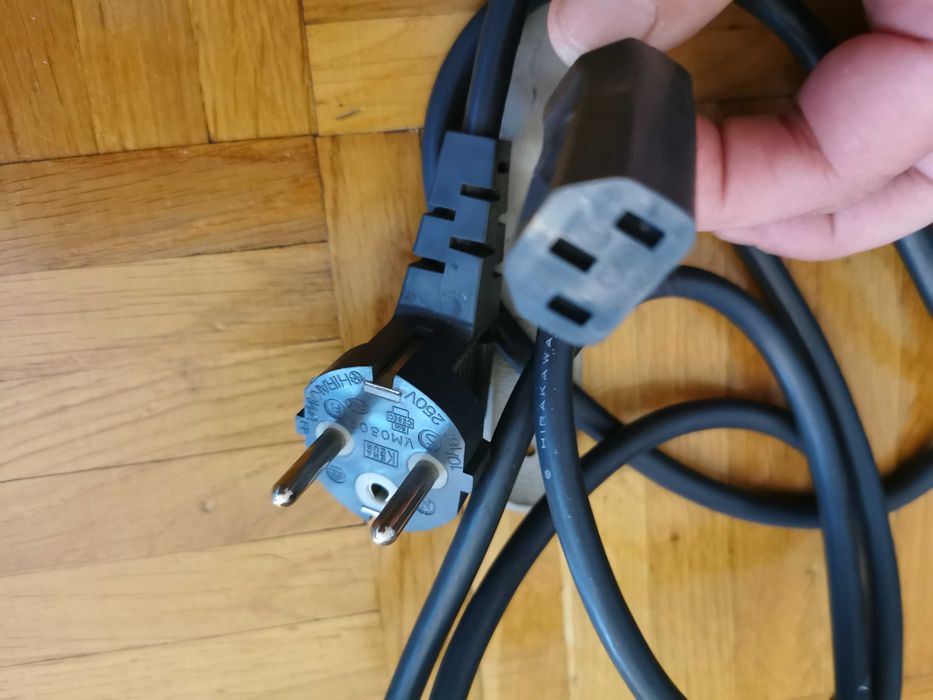 Kabel zasilający do komputera monitora