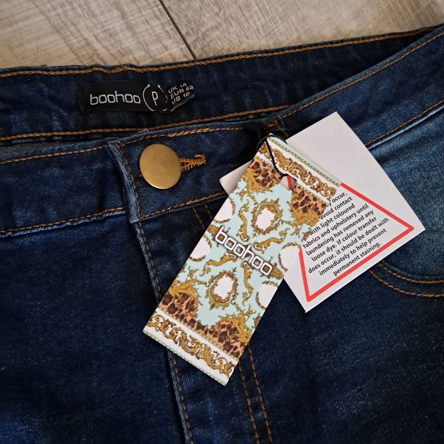 Spodnie jeans boohoo z przetarciami- nowe