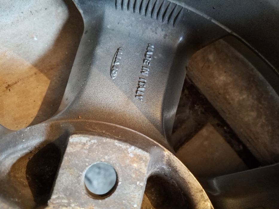 Четире легкосплавних диска на 15 МАК на Шкода Октавию.кода