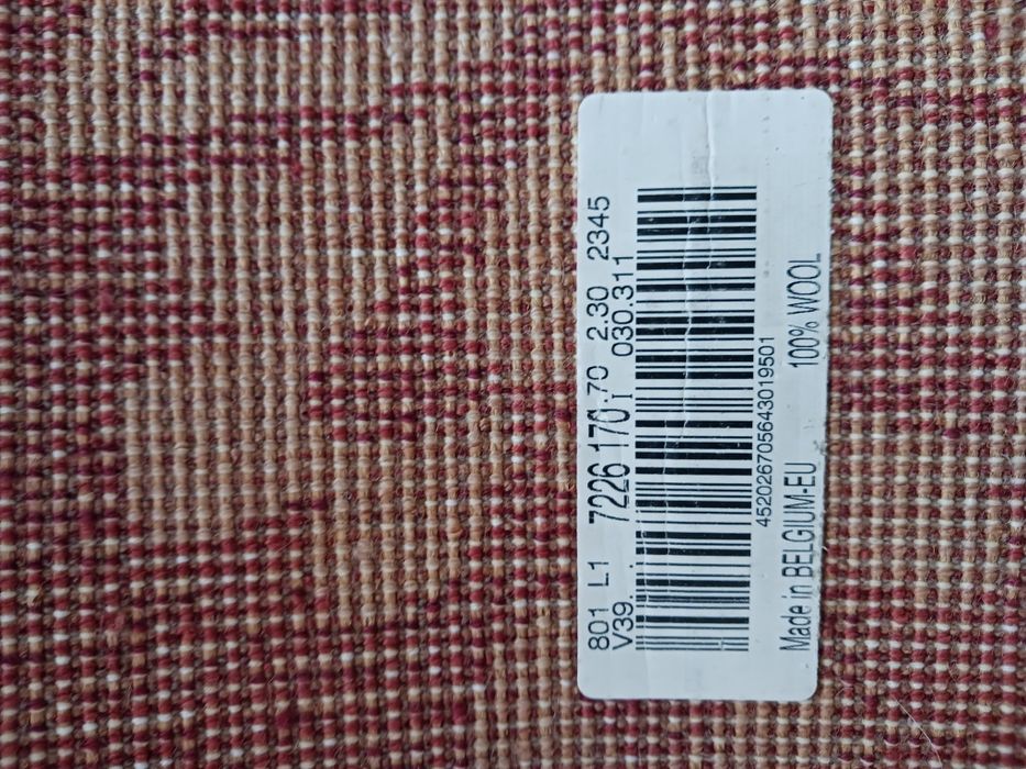 Tapete em lã em ótimo estado.
Cores bordeaux e bege, medidas 170x