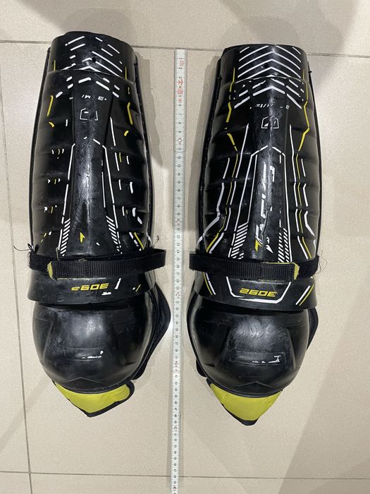 Nagolenia Hokejowe 13” CCM 3092