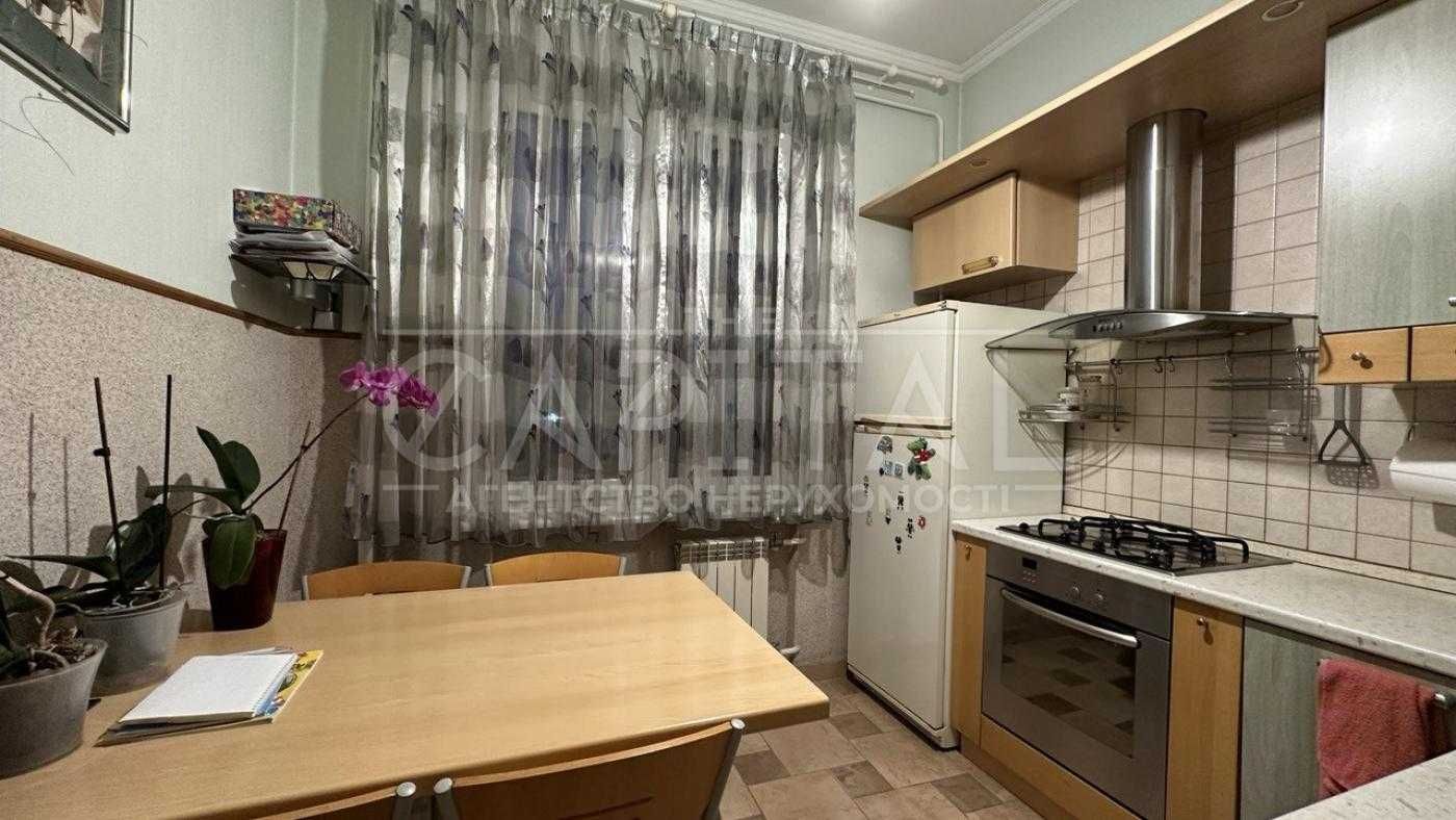 Продаж 2к квартири 53м2, вул. Джона Маккейна, Печерський район