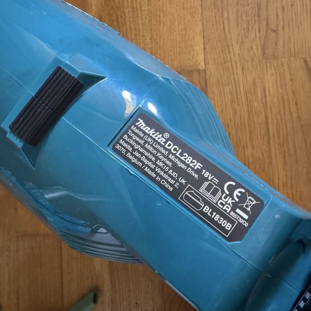 Пилосос Makita DCL282FZ + циклон 191D73-9 + пилосмок настінний тримач