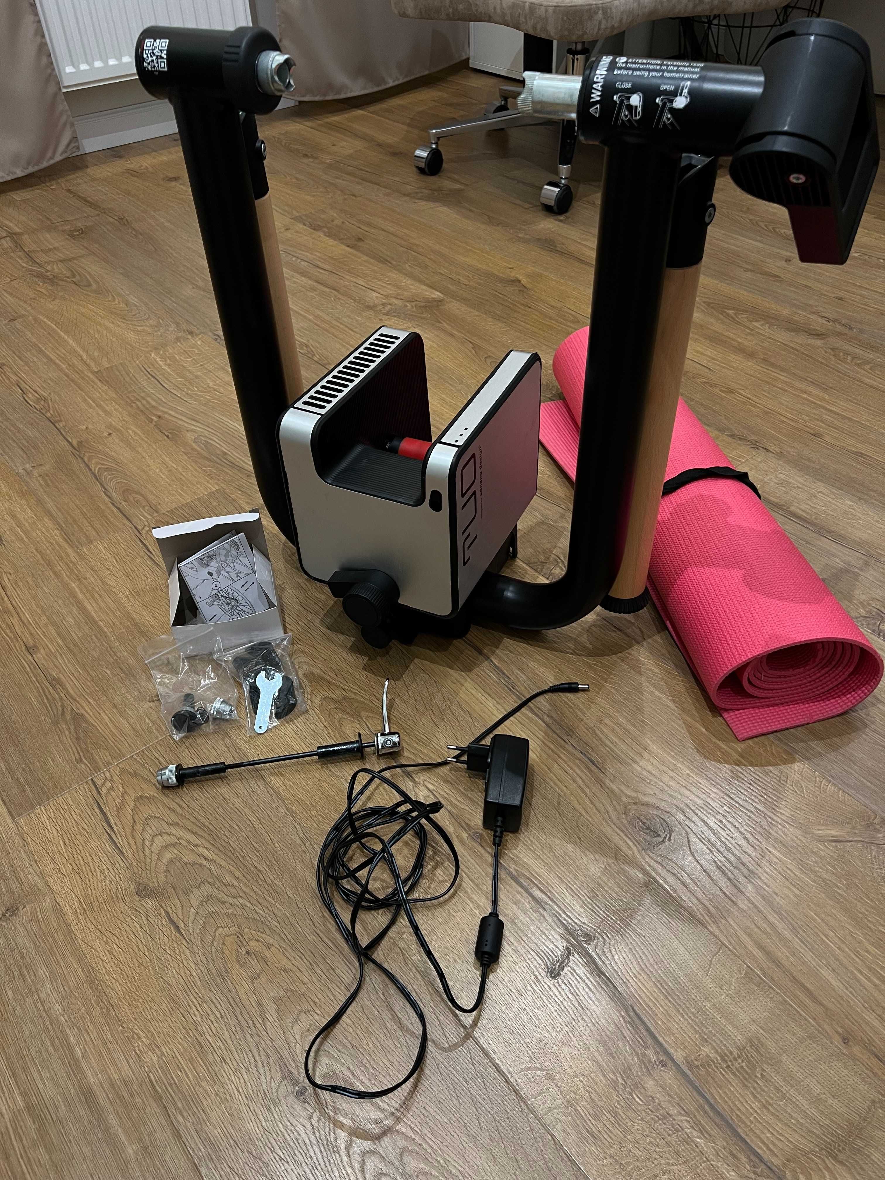 Trenażer smart Elite Tuo + opona Elite Coperton