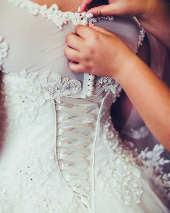 Продам весільну сукню