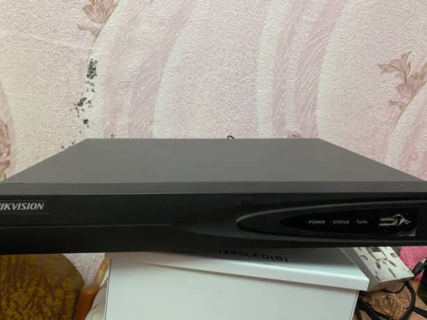 IP відеореєстратор Hikvision DS-7604NI-Q1