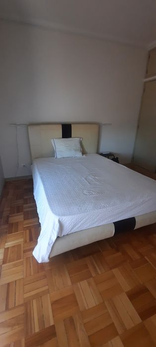 Cama e colchão usados